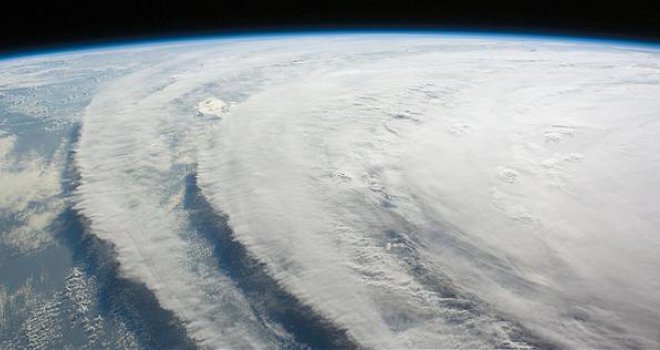 Uragan Irma puše brzinom od 215 km na sat, Florida proglasila vanredno stanje
