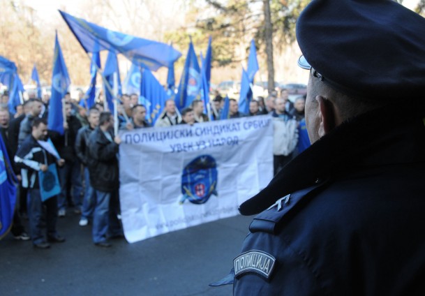 Policija protestovala ispred zgrade MUP-a