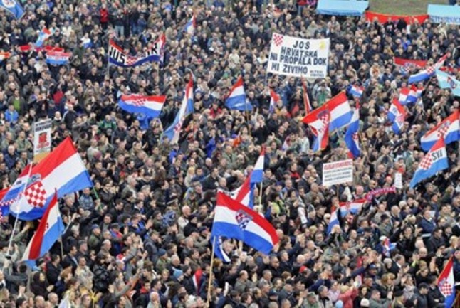 Protesti u Vukovaru_ne ćirilici