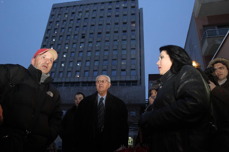 protesti ispred Opće bolnice u Sarajevu/ Foto: DEPO PORTAL