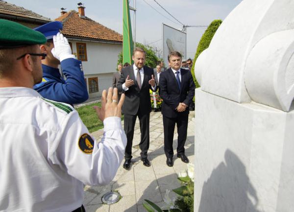 Komšić i Izetbegović položili cvijeće na Kovačima 2013