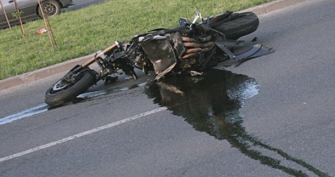 Poginuo motorista, teško pretučen 18-godišnjak, žena napadnuta u haustoru...