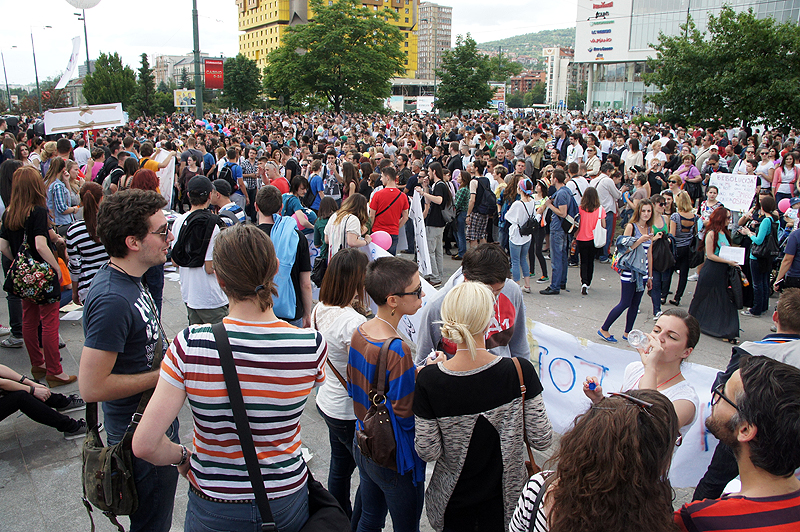 Opusteni i nasmijani protestanti