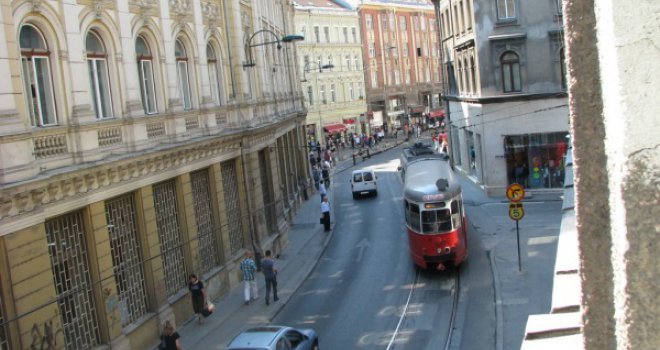 Muškarac sa pet prostrelnih rana u kritičnom stanju