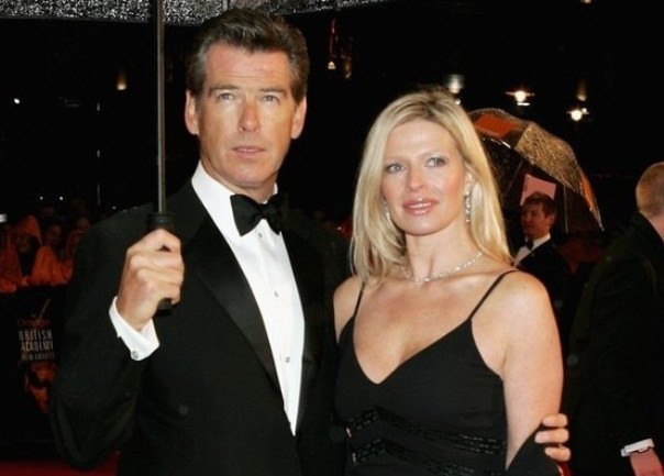 Pierce Brosnan i Charlotte Emily 