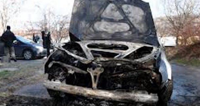 Renault Megane izgorio kod izletišta Bijambare: Vatra se proširila na šumu