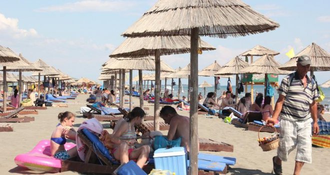 'Majke đeci pokrivaju oči, a starice se krste': Crnogorci otkrili šta najviše mrze kod turista, a ko su im najgori gosti...