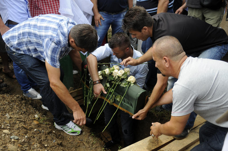 Dženaza i ukop 409 žrtava genocida u Srebrenici