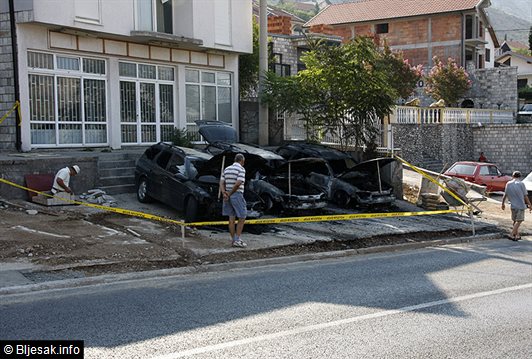 uništena tri automobila u Mostaru