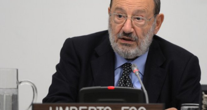 Umro Umberto Eco