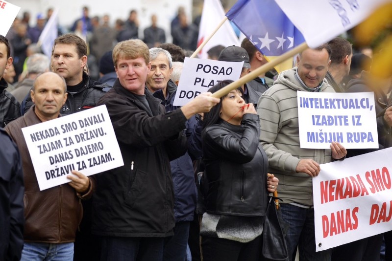 Demonstracije pred zgradom Vlade FBiH