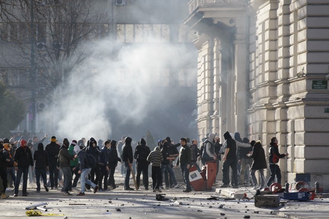 gori zgrada Vlade KS/ Foto: AA