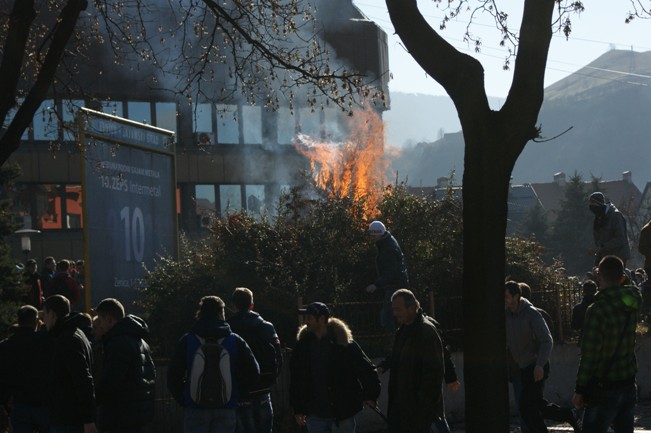 protesti u Zenici - gori zgrada Vlade ZDK/Foto: AA