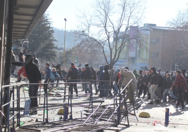 Demonstranti upali u zgradu Vlade TK/ Foto: Tip.ba