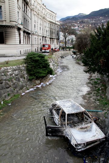 Čišćenje Sarajeva nakon protesta/ Foto: AA