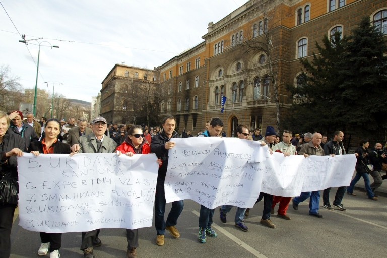 građani ispred Predsjedništva BiH/Foto: Anadolija