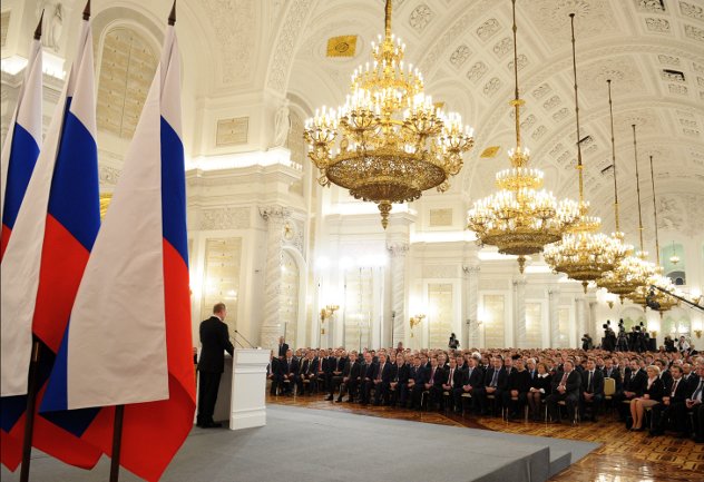 Vladimir Putin pred poslanicima u parlamentu/ Foto: AA