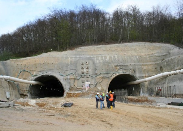 Probijen tunel Gaj naslovna