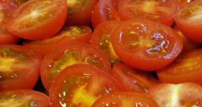 Jednostavan trik: Evo kako provjeriti da li je paradajz 'pun hemije'