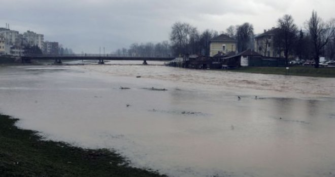 Vodostaji Bosne, Spreče i Tinje u opadanju, Sava raste
