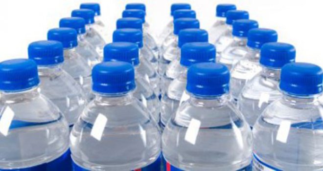 Uznemirujuće otkriće o flaširanoj vodi: Analizirali 250 flaša različitih brandova, pa došli do poražavajućih rezultata