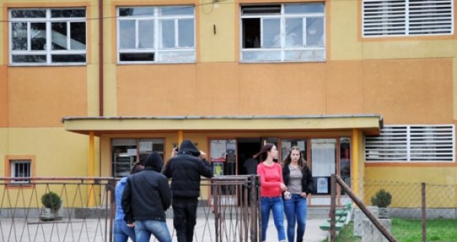 Učenik Tehnološke škole prijetio da će baciti bombu na profesore