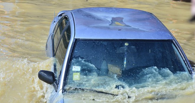 Kako da prepoznate automobil koji je bio poplavljen?