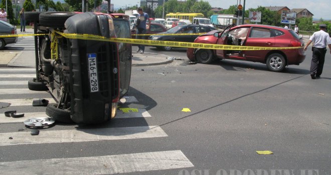 U Nedžarićima se prevrnuo automobil, jedna osoba povrijeđena