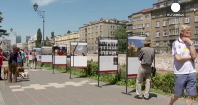 Foto-izložba 'Making Peace' na Obali Maka Dizdara