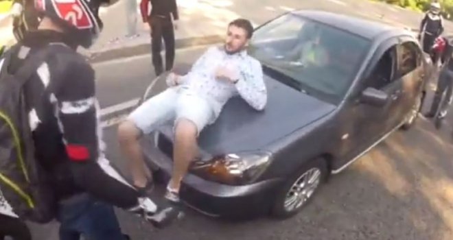 Banda motociklista umalo pretukla mladića, a onda se dogodilo iznenađenje