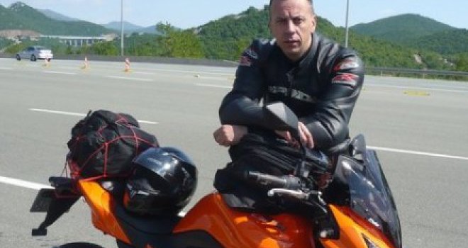 Poginuo motociklista kada mu je motor sletio s puta