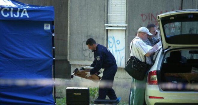 Kraj zgrade pronađena tijela žene i djeteta