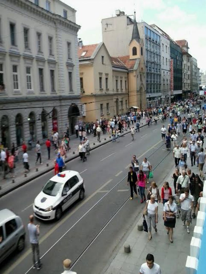 tuzna-kolona-u-sarajevu-1
