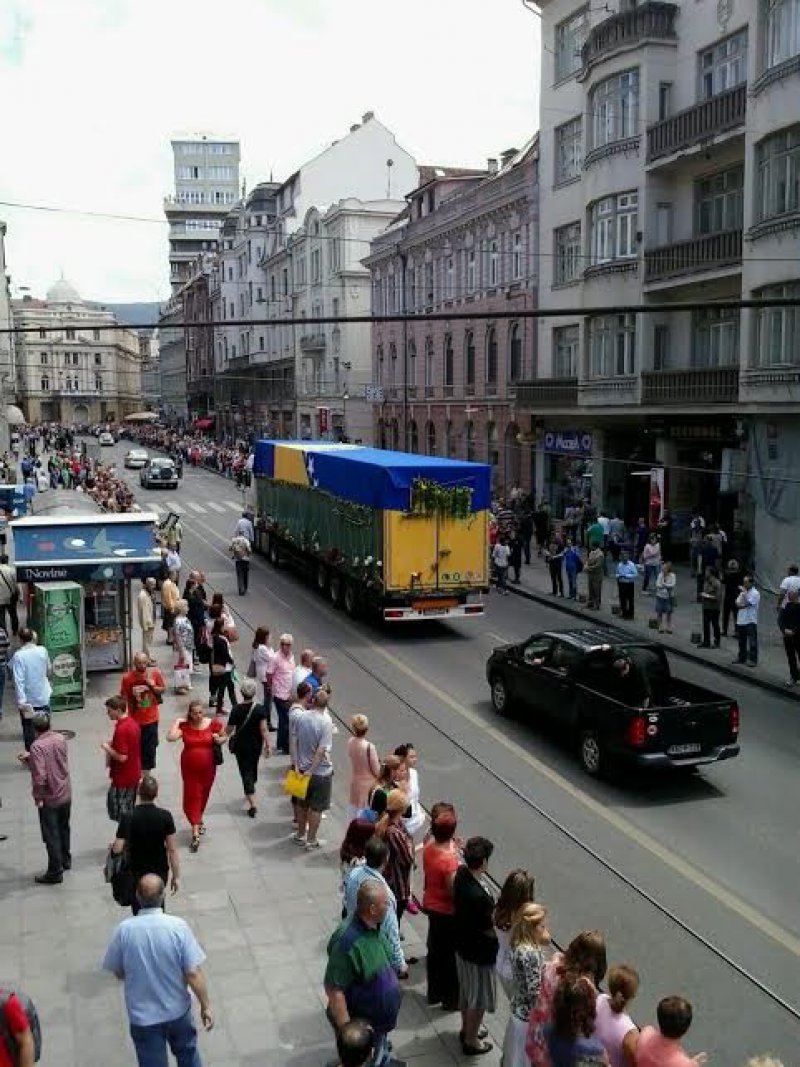 tuzna-kolona-u-sarajevu
