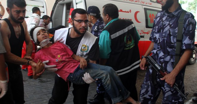 U izraelskim napadima na Gazu poginulo 35, a povrijeđeno najmanje 300 Palestinaca