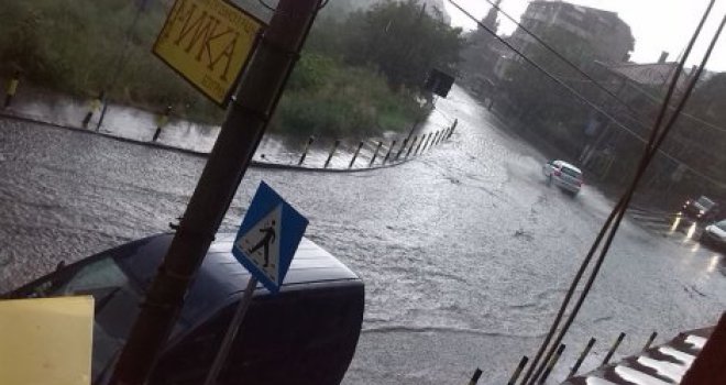 Olujno nevrijeme poharalo Beograd: Padao led veličine lješnjaka!