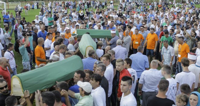 Kolektivna dženaza i ukop 284 prijedorske žrtve