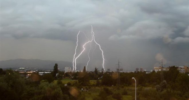 Užasno nevrijeme u Zagrebu: Poplavljeni objekti, padali dijelovi krovova i stabala