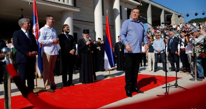 Dodik - papagaj sa dvojnim državljanstvom