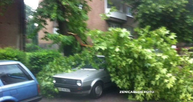 Jaka kiša pokrenula klizišta, prekinut put Nemila-Šerići