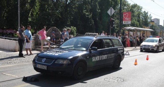 Taksijem udario pješaka na Latinskoj ćupriji 
