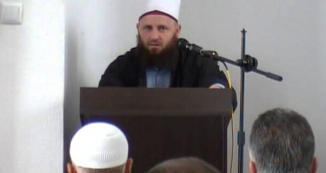 Uhapšen imam džamije u Gnjilanu, policija ga pronašla skrivenog u automobilu