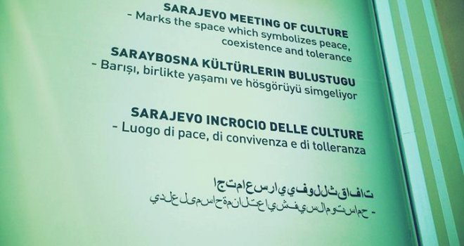 Info tabla 'Sarajevo susret kultura' puna grešaka