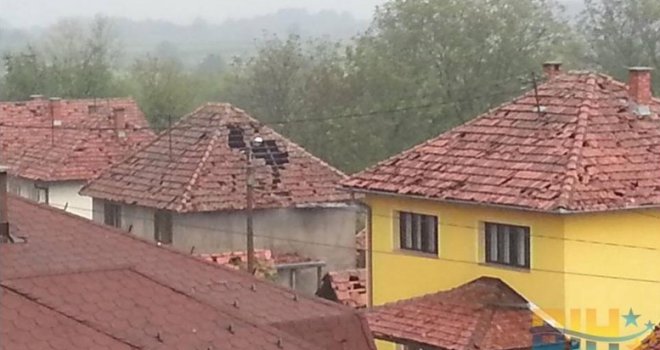 Očajni vapaj iz Gračanice: Hiljadu objekata ostalo je bez krova! Potrebni su nam mehanizacija, ljudstvo, crijep...