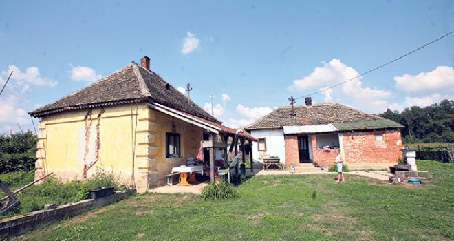 Poljevali kuću vodom da naplate odštetu!