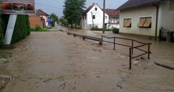 Kostajnica proglasila vanredno stanje odbrane od poplava, u Novom gradu obustavljena nastava