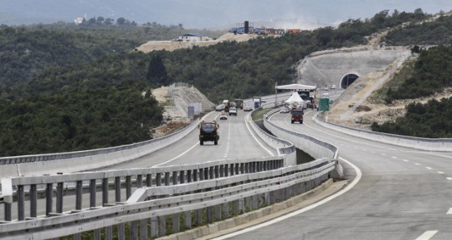 Otežan saobraćaj zbog nesreće u tunelu Vranduk