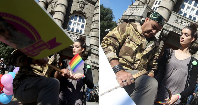 Drama na Paradi ponosa u Beogradu: Huligan upao među šetače i lomio transparente!