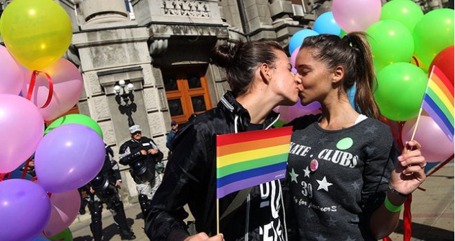 Prava romantika: Djevojka i ja smo se ljubile dok su crkvena zvona zvonila! 
