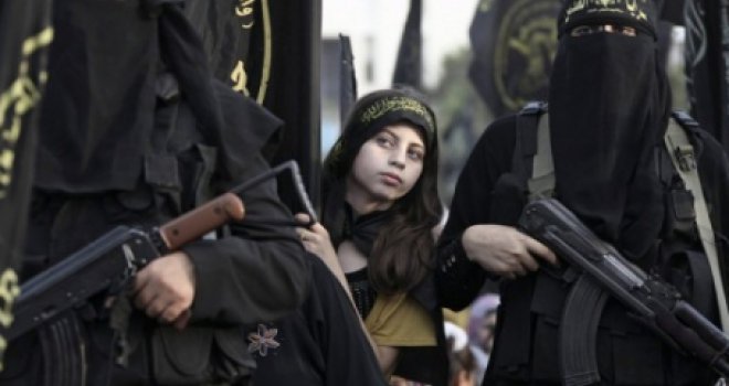Srpkinje otišle da ratuju u Siriju: Očevi ih preveli u islam i poslali u džihad!